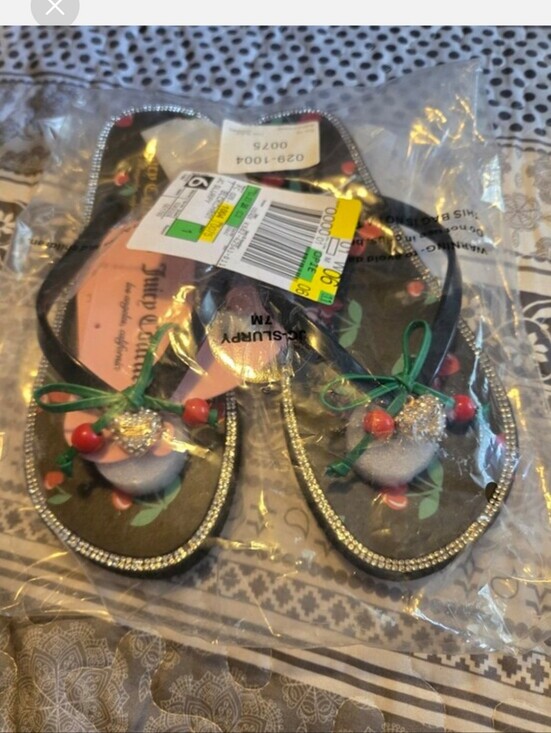 Juicy Couture Shoes - Juicy Couture 🍒Cherry Bow Thong Sandal in Black and Green Size 7 NWT